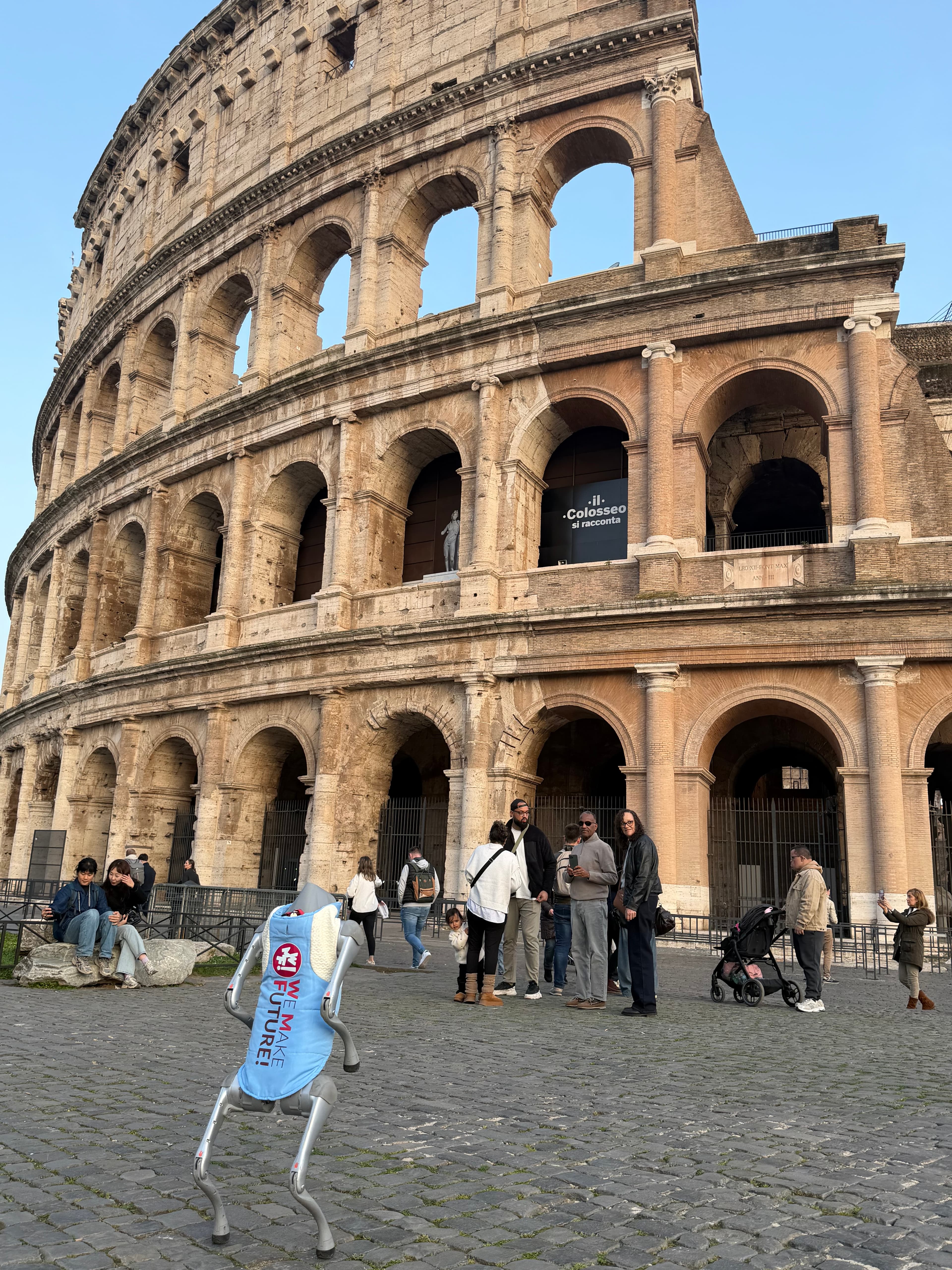 Marte davanti al Colosseo